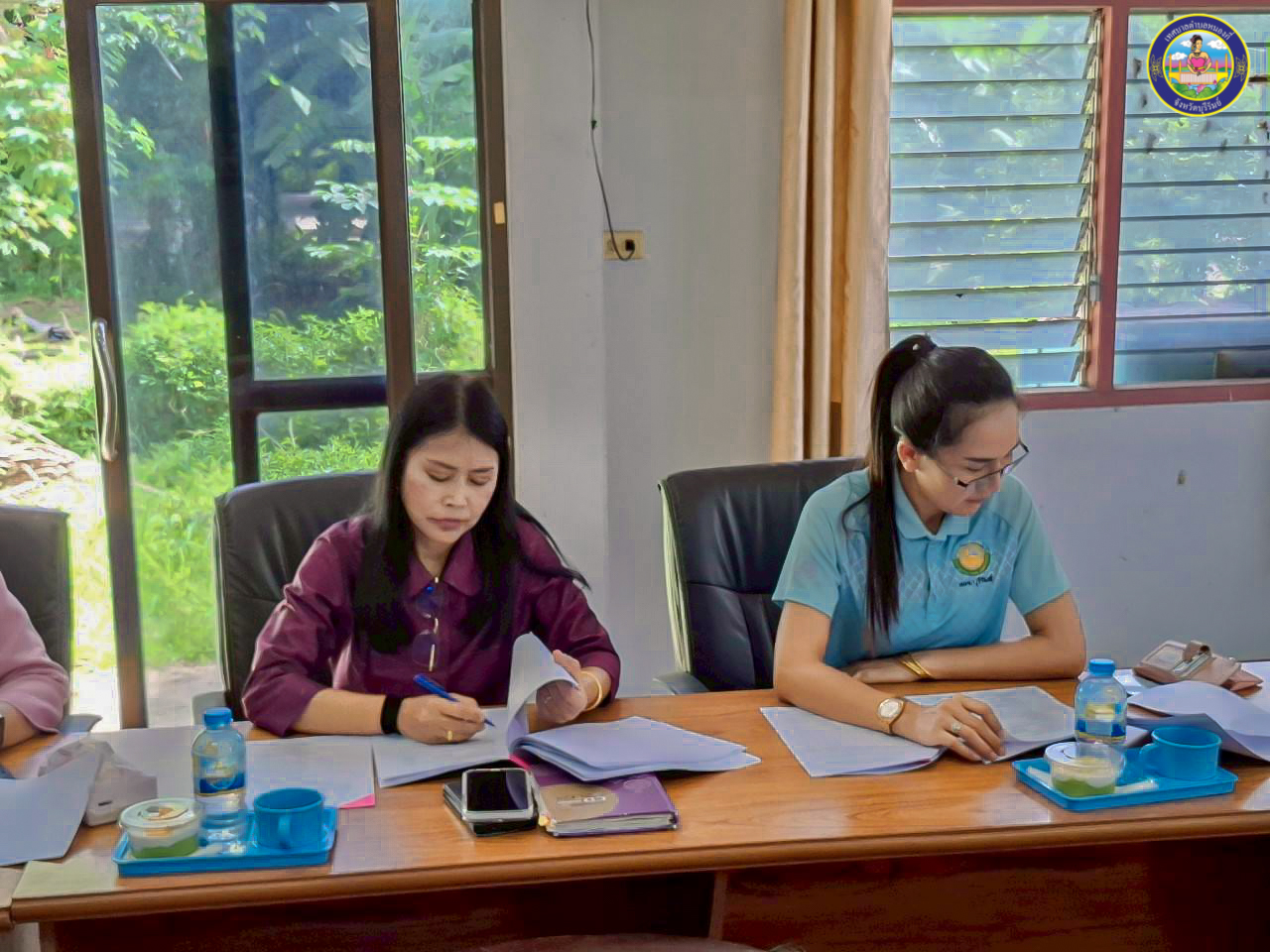 วันอังคารที่ 10 มิถุนายน พ.ศ. 2568  เวลา 09.00 น. นายสุพิศ คิดรอบ นายกเทศมนตรีตำบลหนองกี่ มอบหมายให้นายวิฑูรย์ แก้วนิล หัวหน้าฝ่ายพัฒนาชุมชน และเจ้าหน้าที่กองสวัสดิการสังคม เข้าร่วมประชุมคณะกรรมการส่งเสริมวิสาหกิจชุมชนอำเภอหนองกี่ ครั้งที่ 2/2568 ณ ห้องประชุมสำนักงานเกษตรอำเภอหนองกี่ จังหวัดบุรีรัมย์