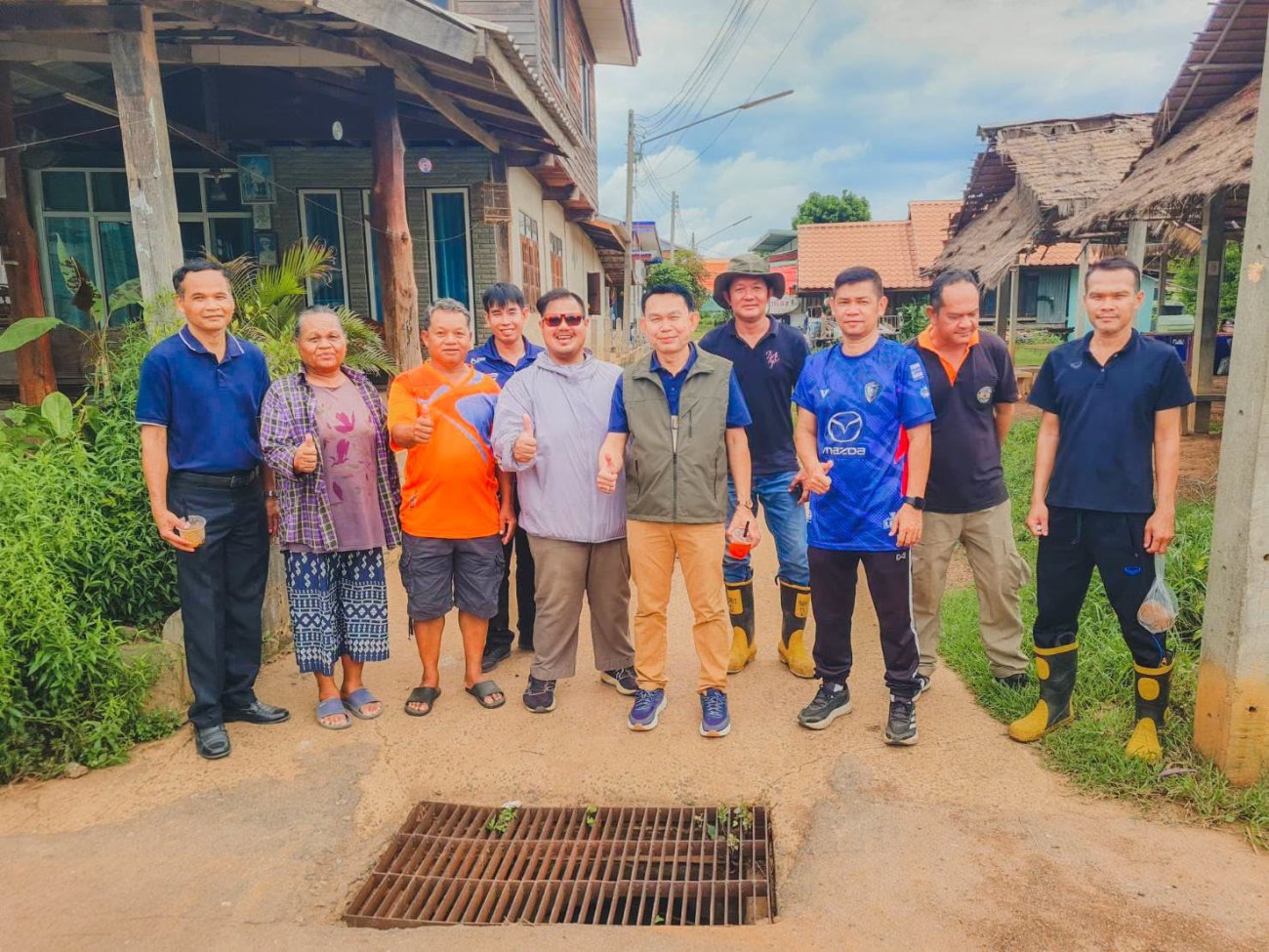 ลงพื้นที่รับฟังปัญหาประชาชน พร้อมดำเนินการเปิดทางระบายน้ำ