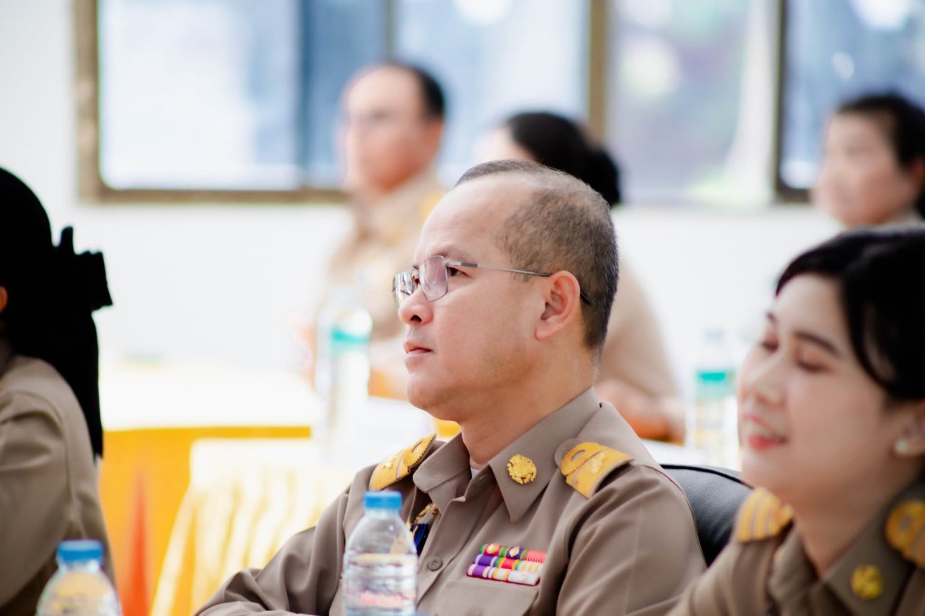 ร่วมประชุมมอบนโยบายการจัดทำกรมธรรม์ประกันภัยพิบัติสำหรับประชาชน